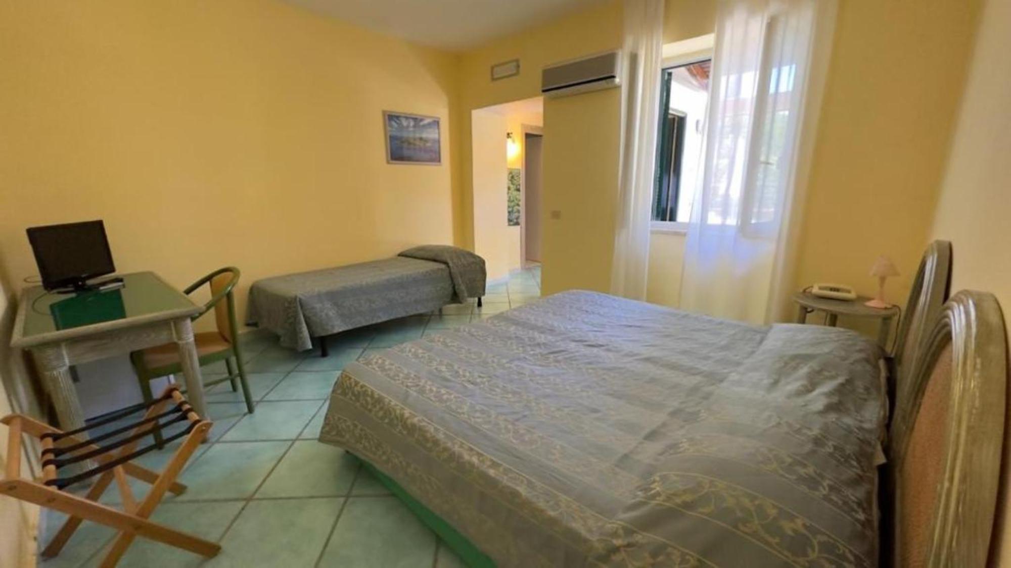 Hotel Oasi Castiglione Casamicciola Terme Room photo